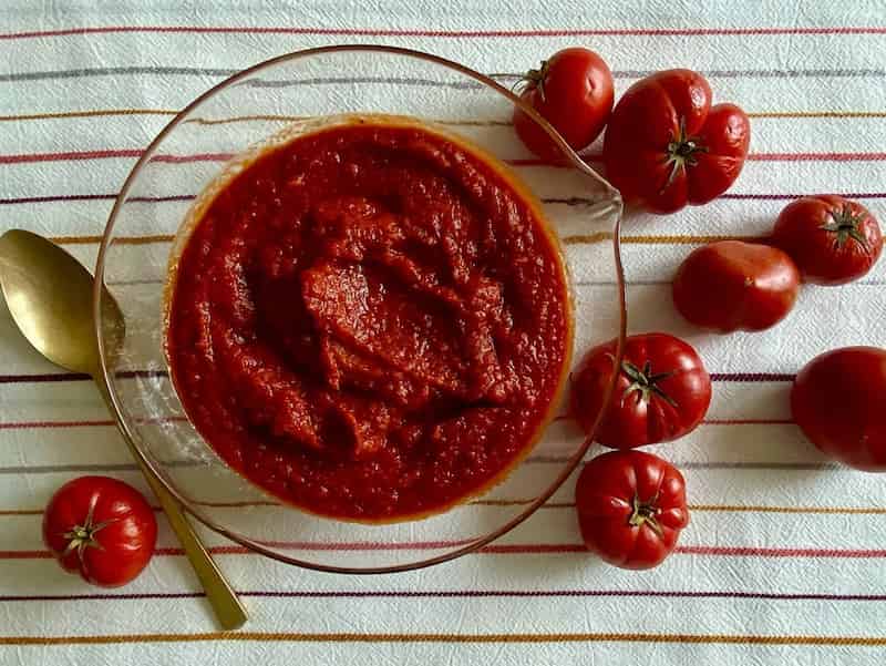 تصویر 3 از رب گوجه فرنگی تبرک محصولی خوش طعم با ماندگاری بالا